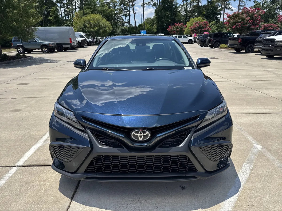 2021 Toyota Camry SE thumbnail 5