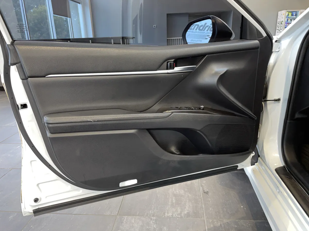 2021 Toyota Camry XSE thumbnail 17