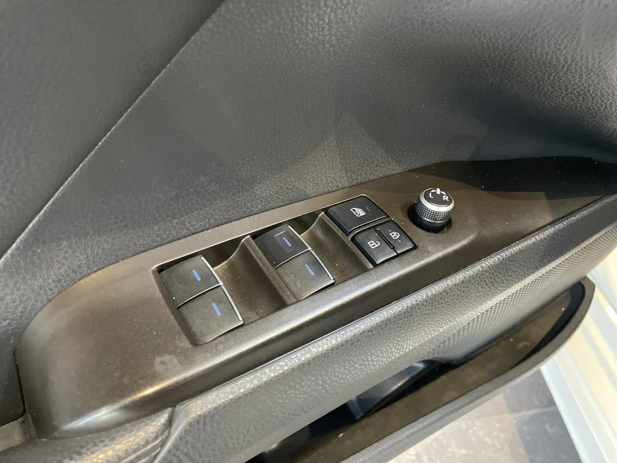 2021 Toyota Camry XSE thumbnail 19