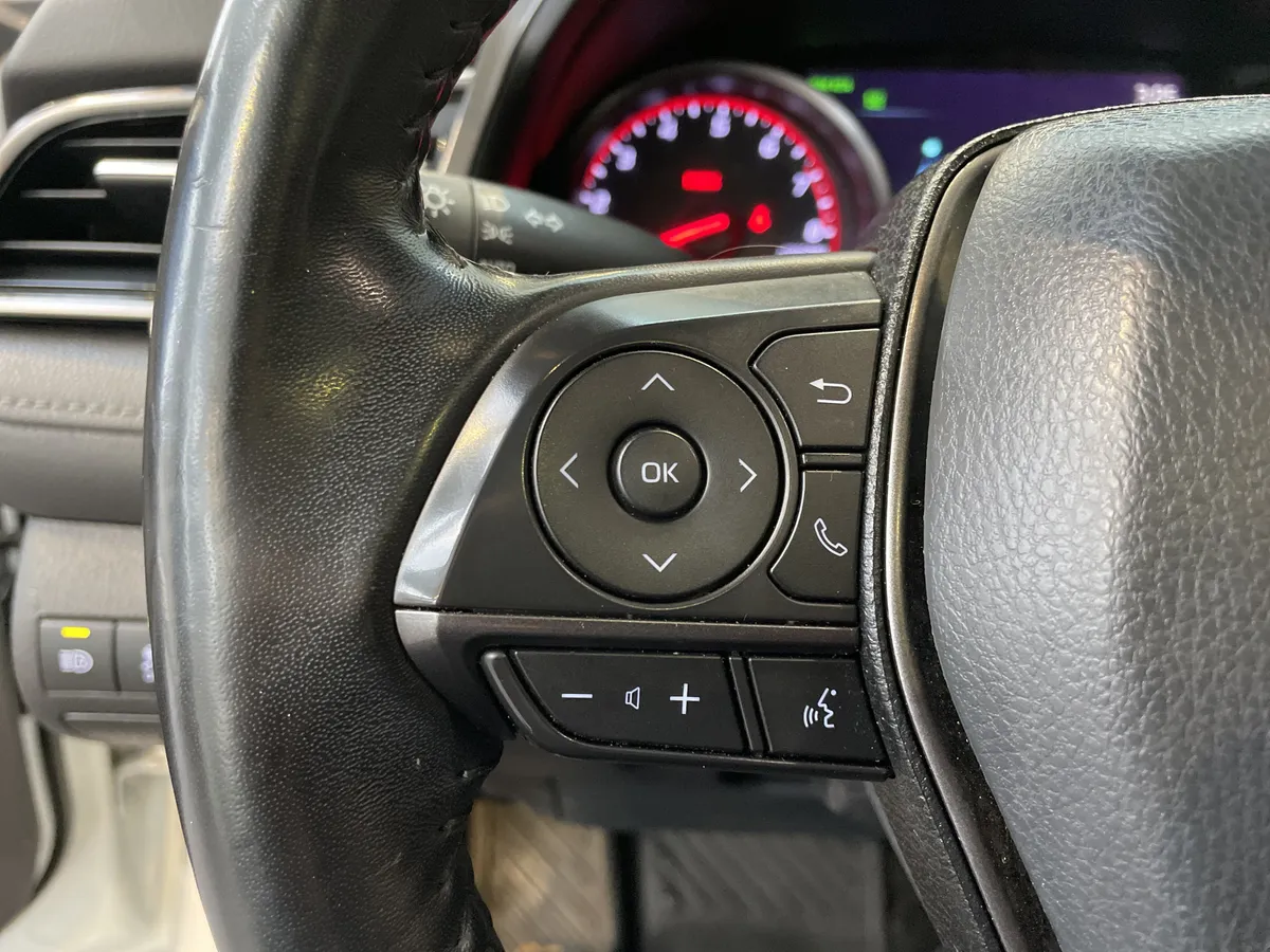 2021 Toyota Camry XSE thumbnail 23