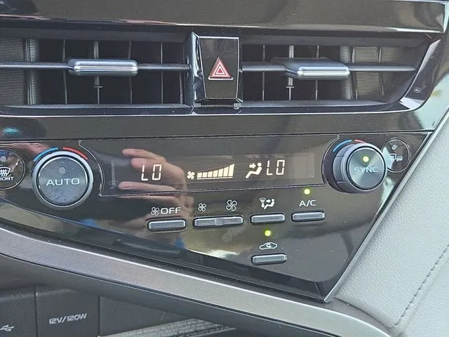2021 Toyota Camry XSE thumbnail 27