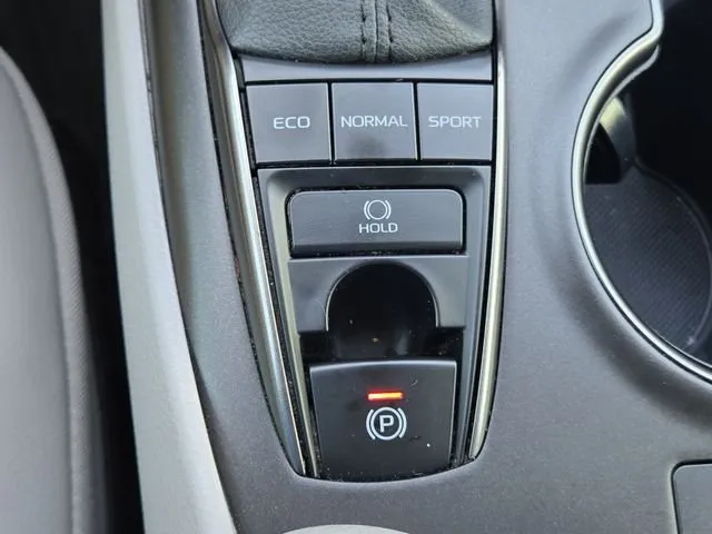 2021 Toyota Camry XSE thumbnail 29