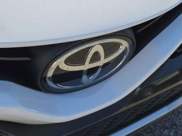2021 Toyota Camry XSE thumbnail 6