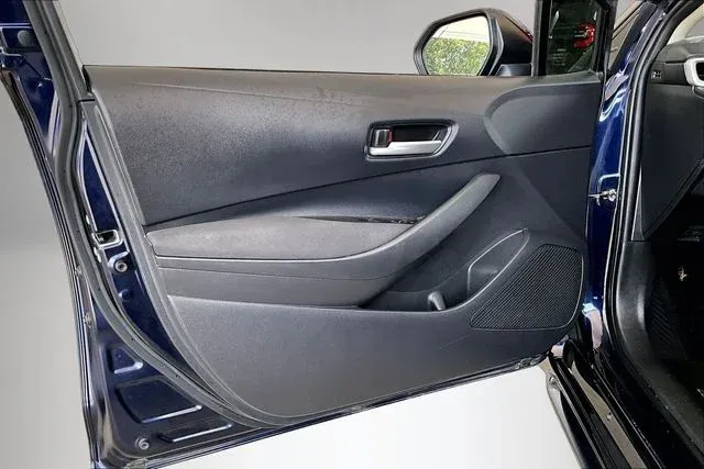 2021 Toyota Corolla Hybrid LE thumbnail 17