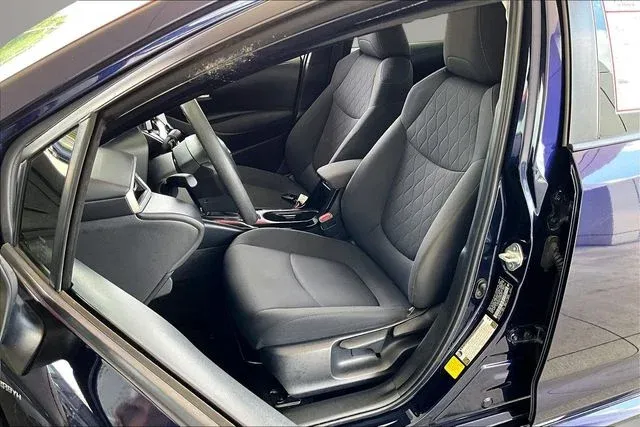 2021 Toyota Corolla Hybrid LE thumbnail 18