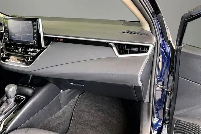 2021 Toyota Corolla Hybrid LE thumbnail 21
