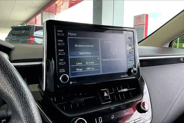 2021 Toyota Corolla Hybrid LE thumbnail 22