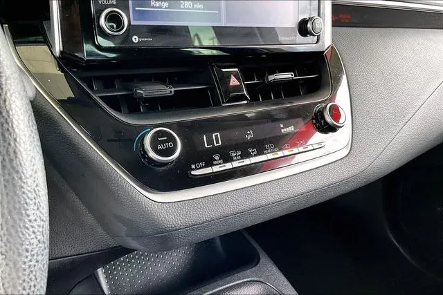 2021 Toyota Corolla Hybrid LE thumbnail 23