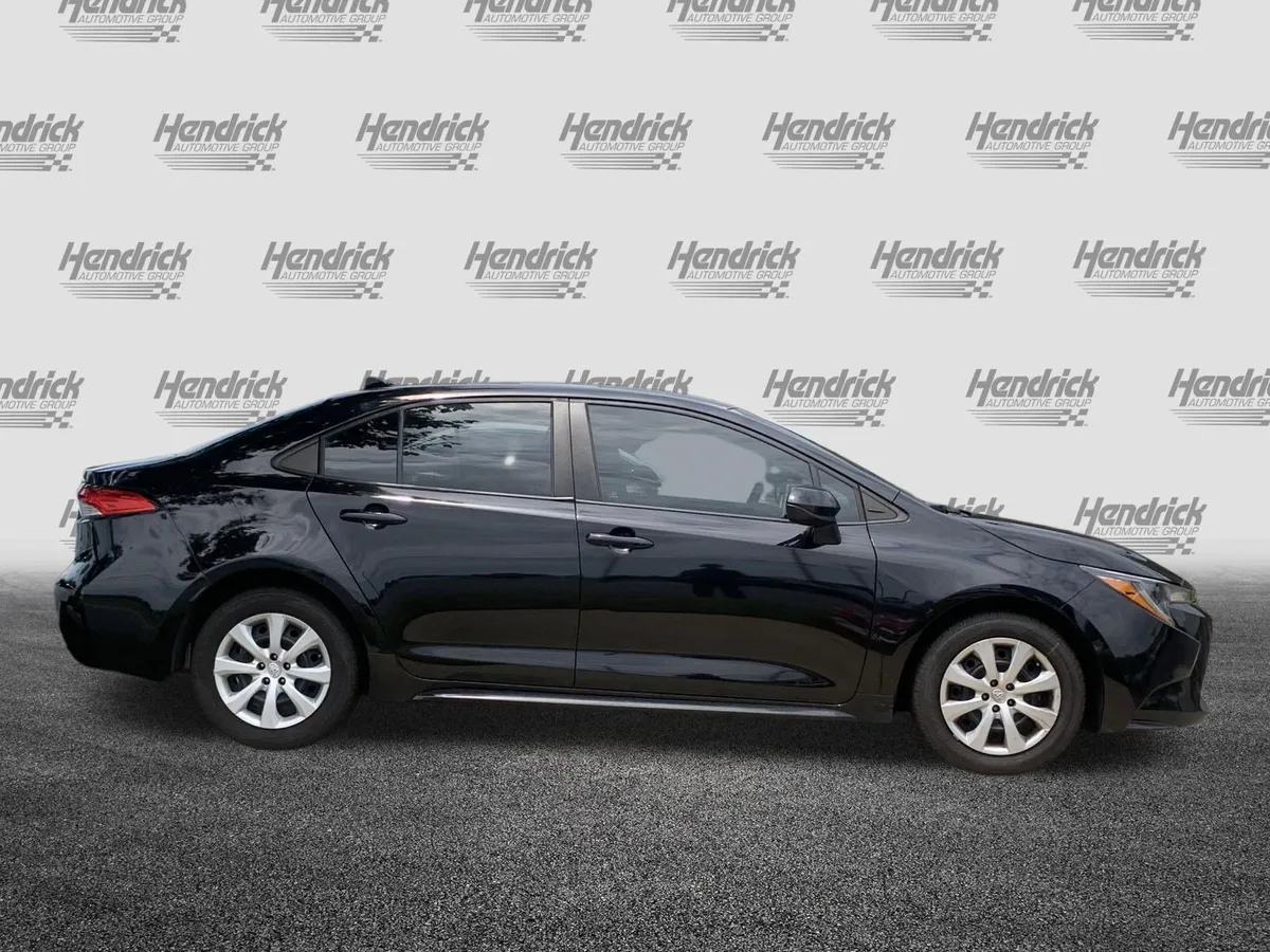 2021 Toyota Corolla LE thumbnail 10