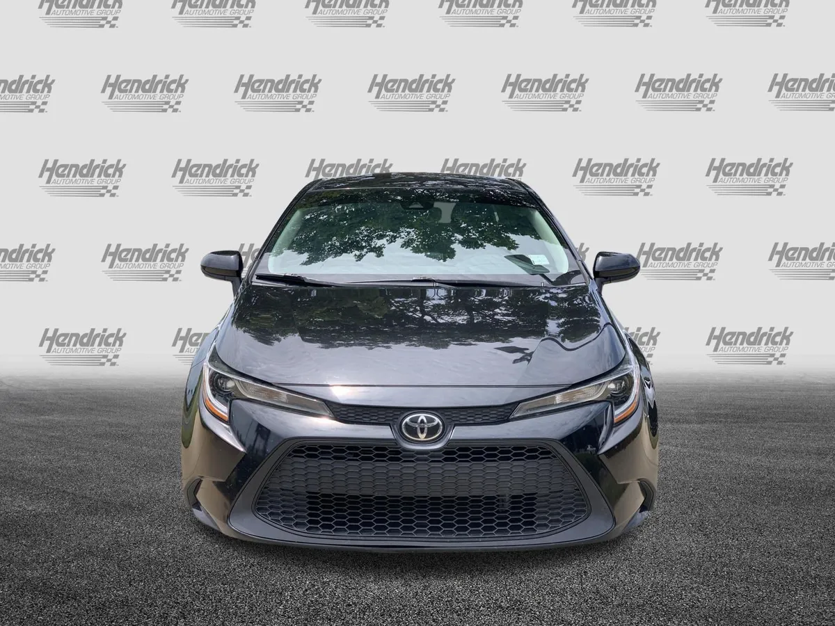 2021 Toyota Corolla LE thumbnail 2