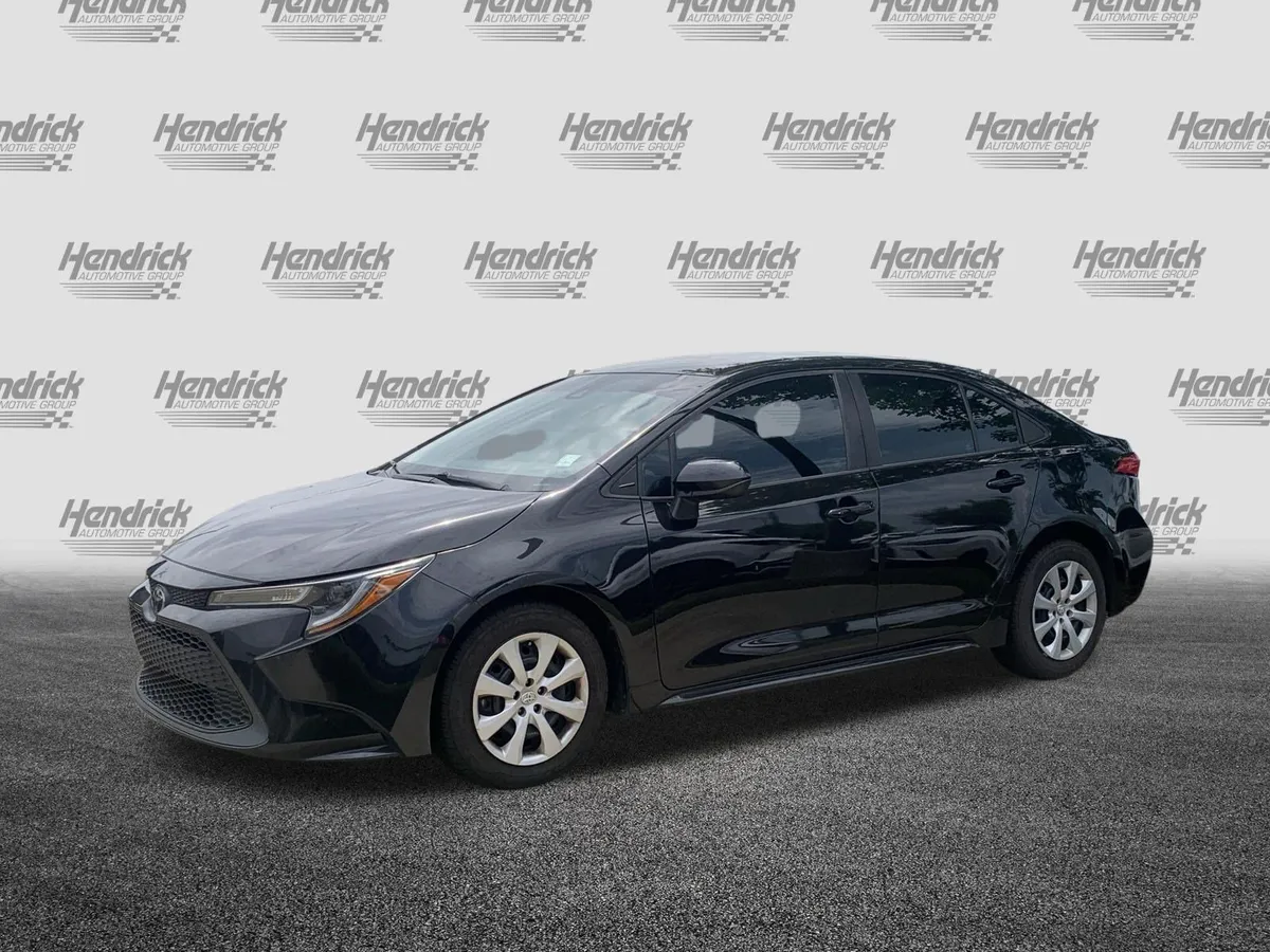 2021 Toyota Corolla LE thumbnail 4