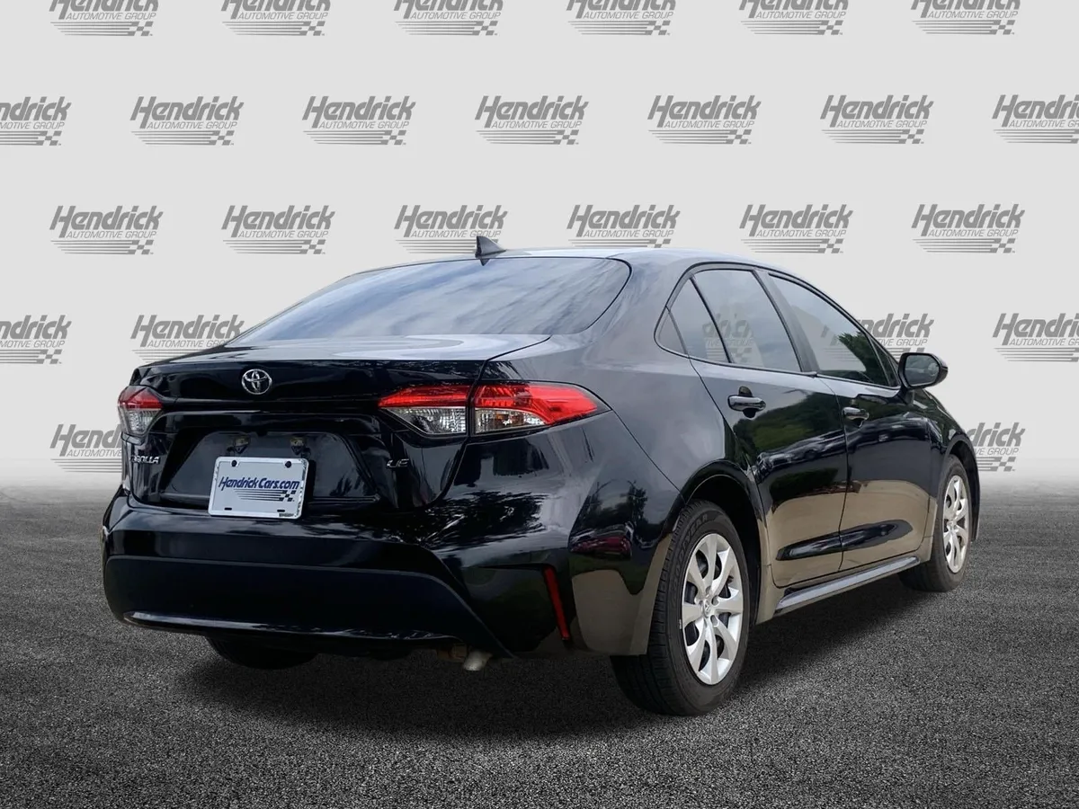 2021 Toyota Corolla LE thumbnail 9