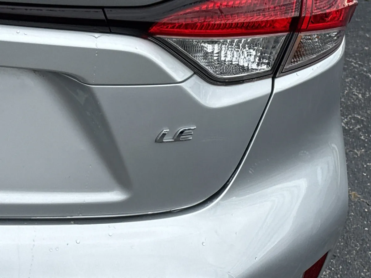 2021 Toyota Corolla LE thumbnail 10