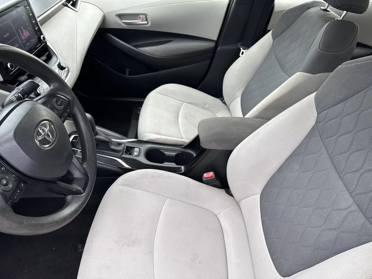 2021 Toyota Corolla LE thumbnail 12