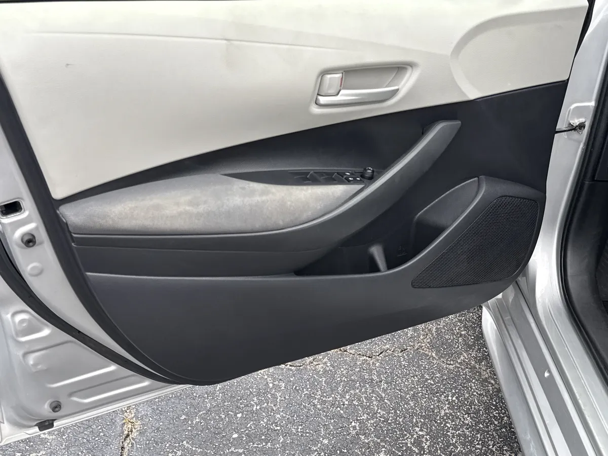 2021 Toyota Corolla LE thumbnail 15