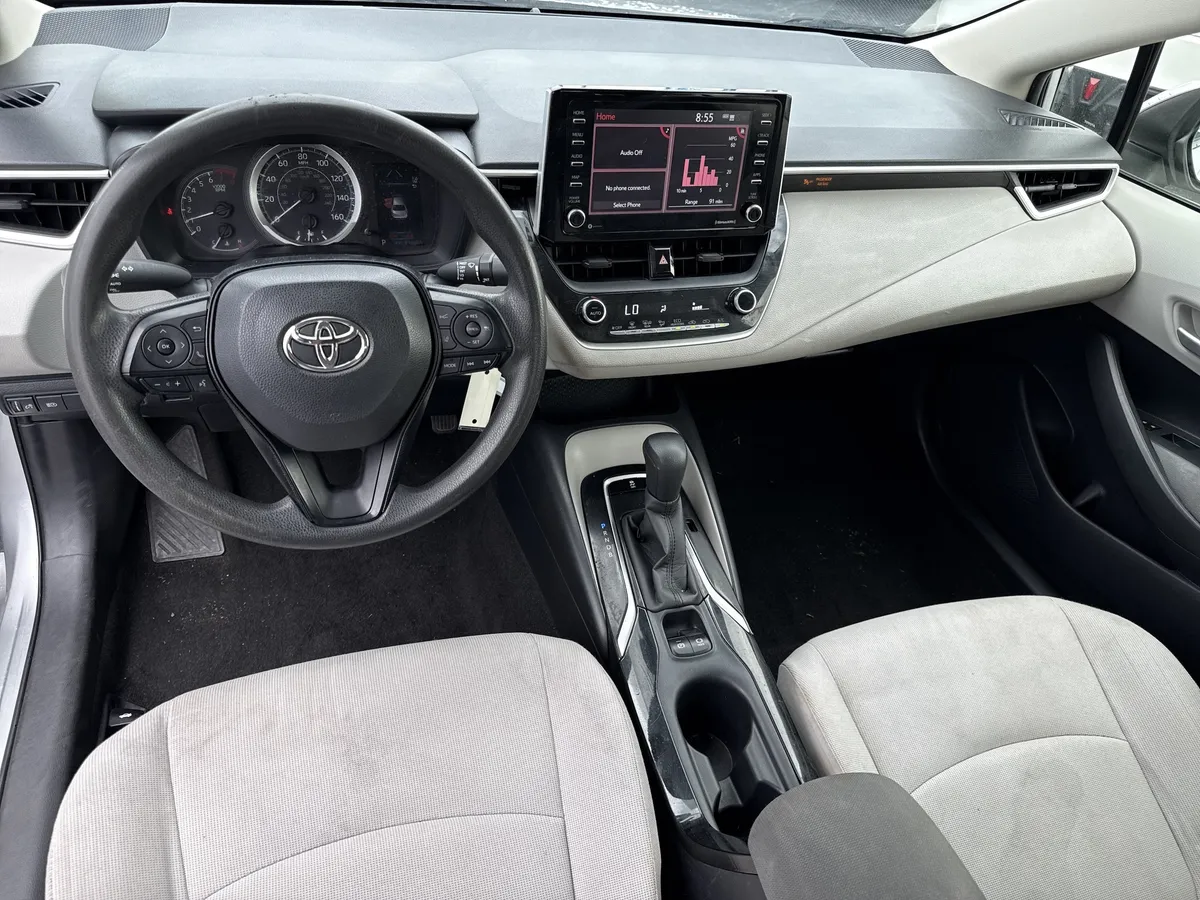 2021 Toyota Corolla LE thumbnail 17