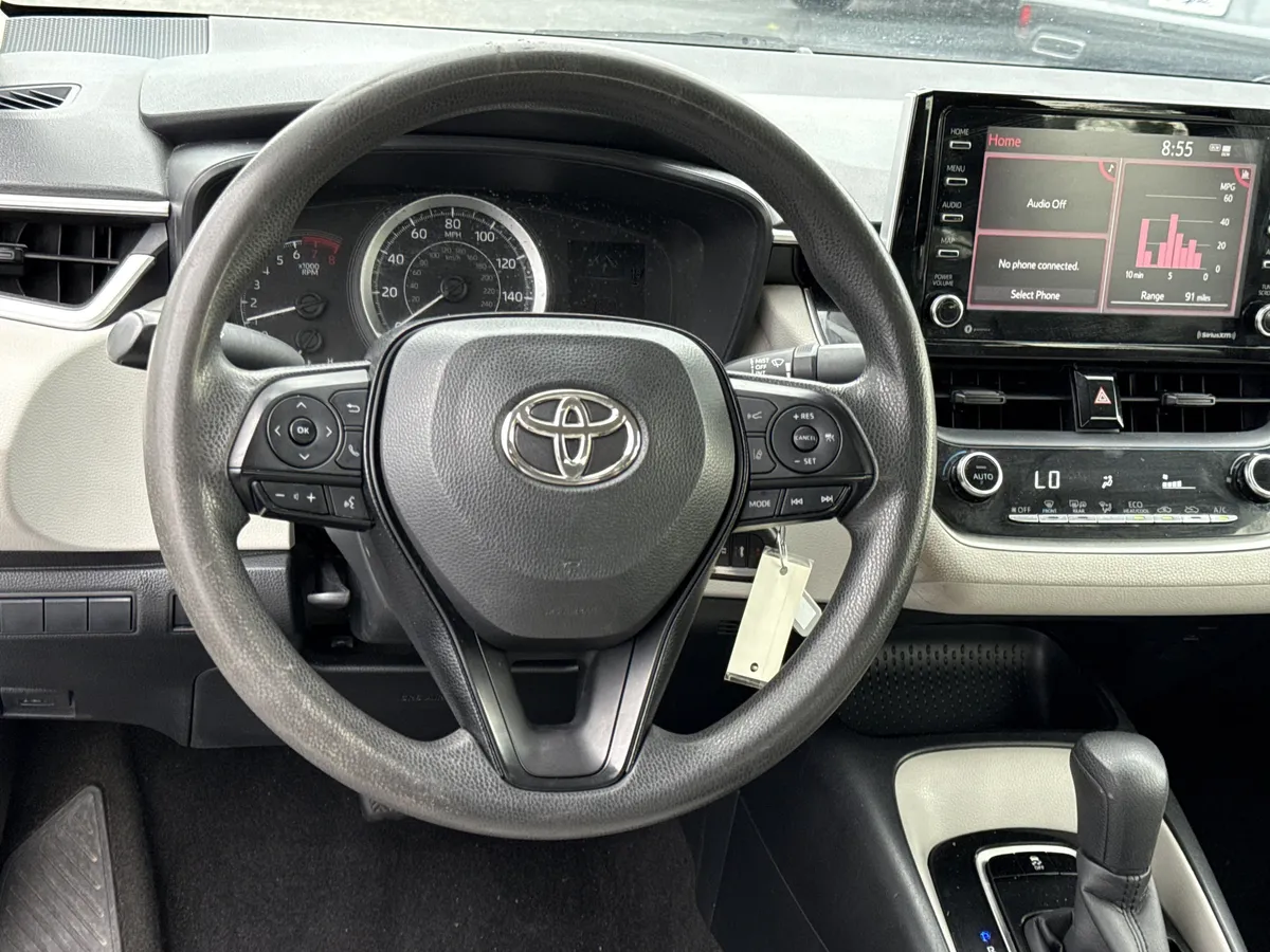 2021 Toyota Corolla LE thumbnail 18