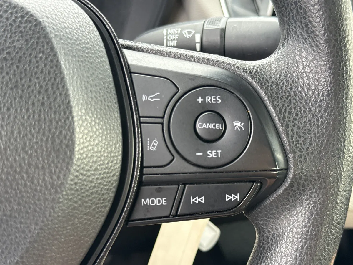 2021 Toyota Corolla LE thumbnail 20