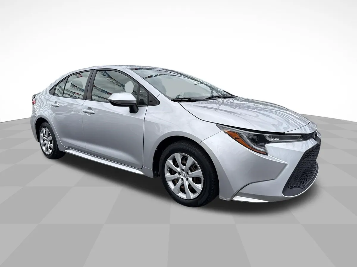 2021 Toyota Corolla LE thumbnail 3