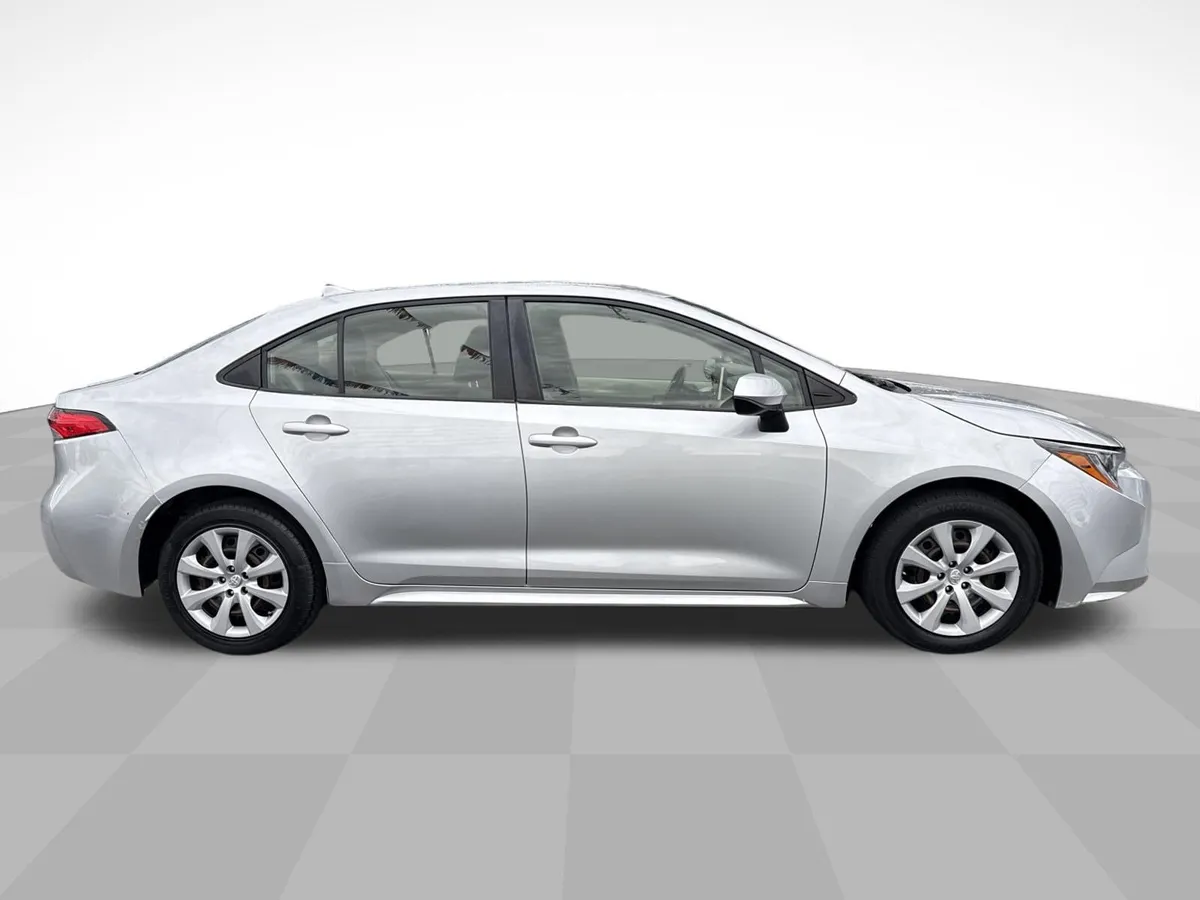 2021 Toyota Corolla LE thumbnail 4