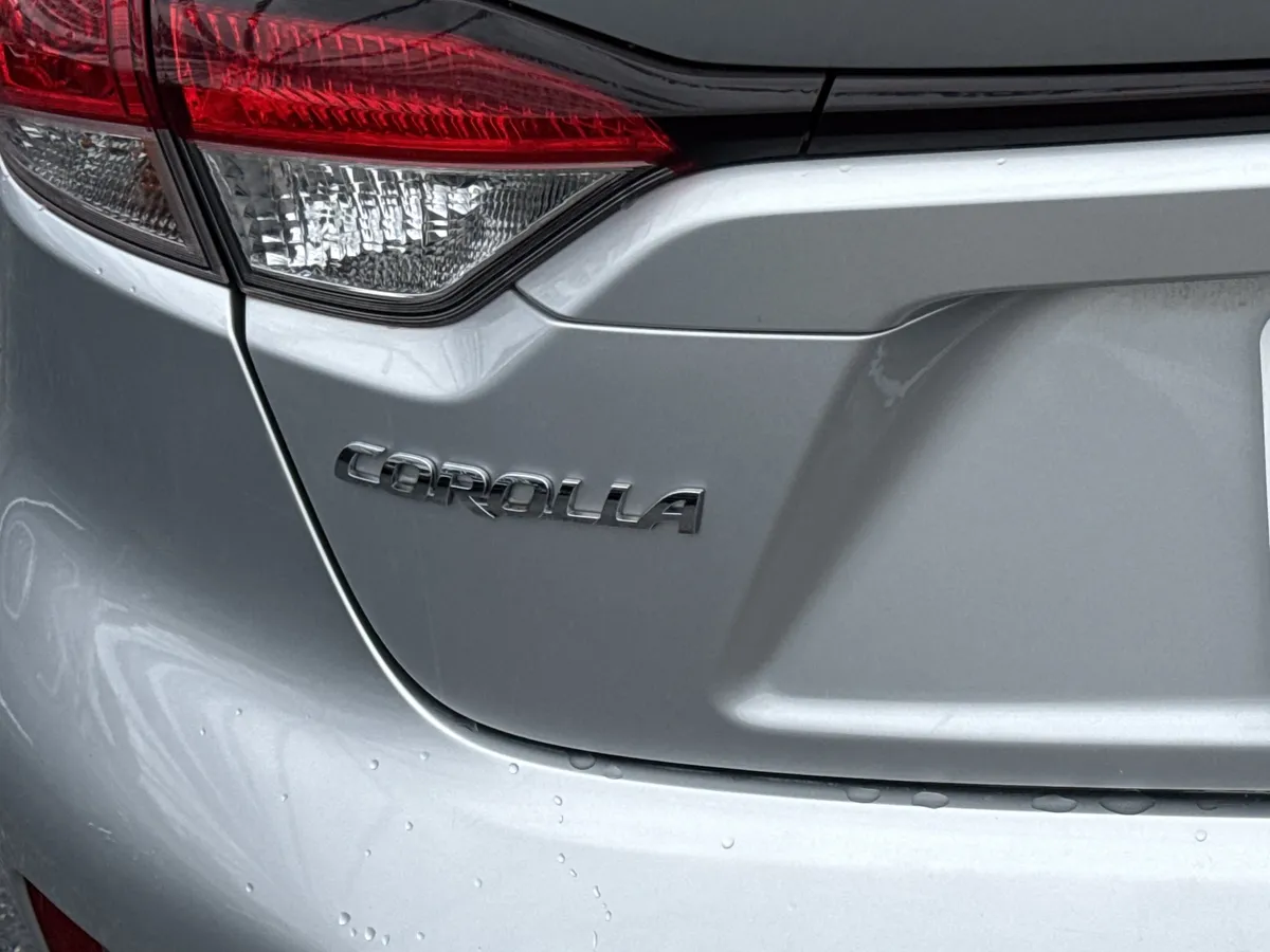 2021 Toyota Corolla LE thumbnail 9
