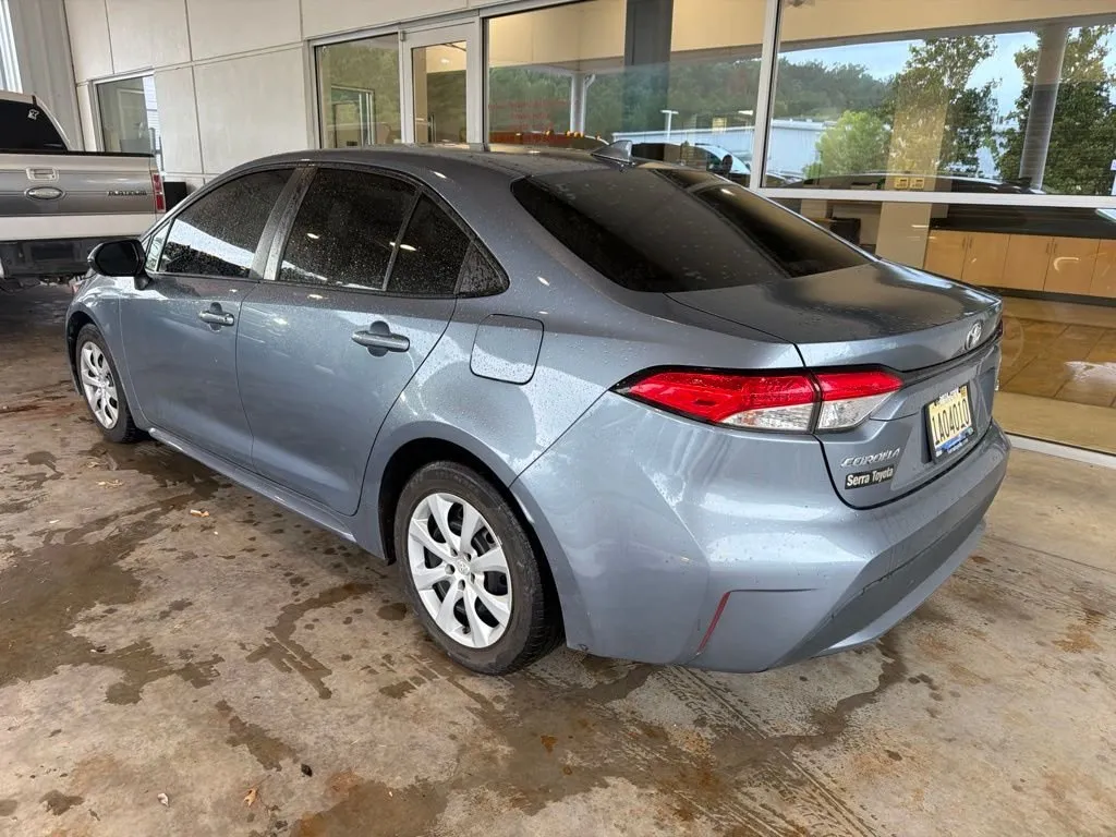2021 Toyota Corolla LE thumbnail 2