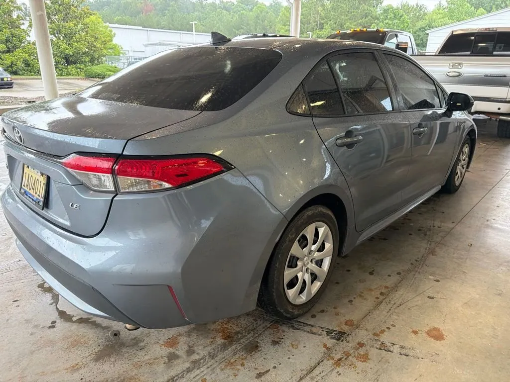 2021 Toyota Corolla LE thumbnail 3
