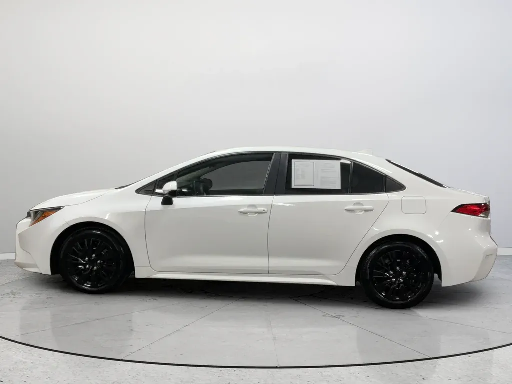 2021 Toyota Corolla LE thumbnail 10