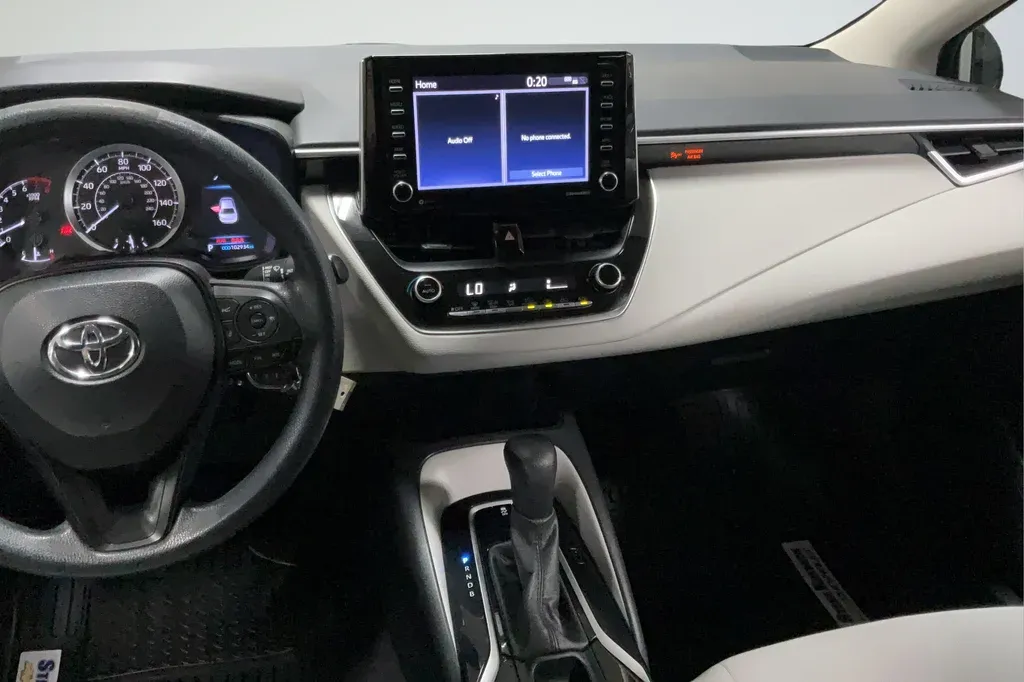 2021 Toyota Corolla LE thumbnail 16