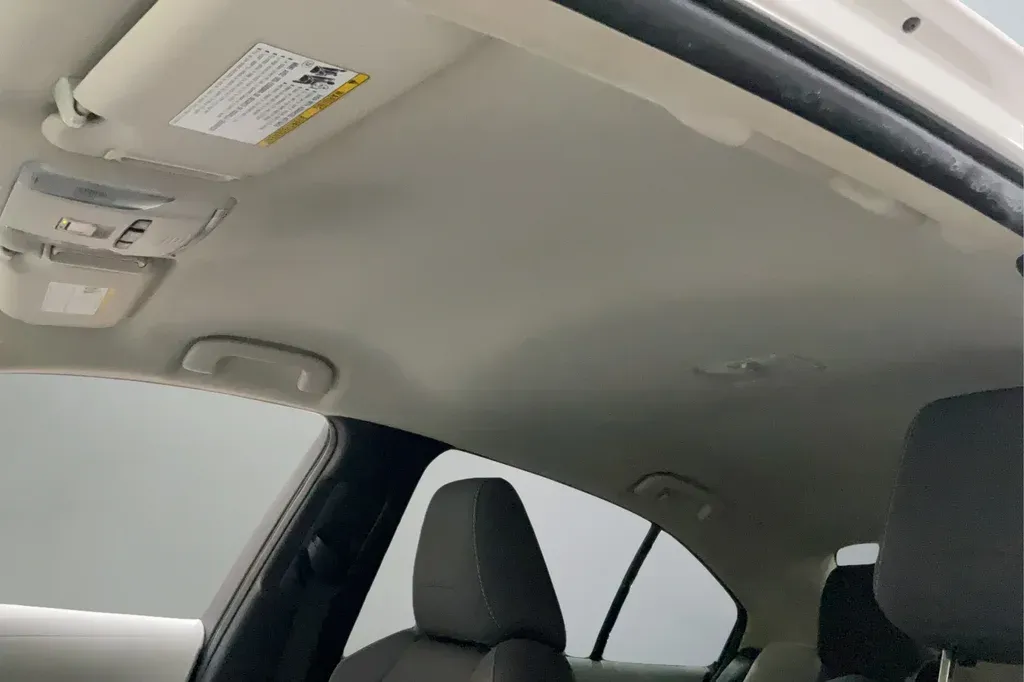 2021 Toyota Corolla LE thumbnail 18