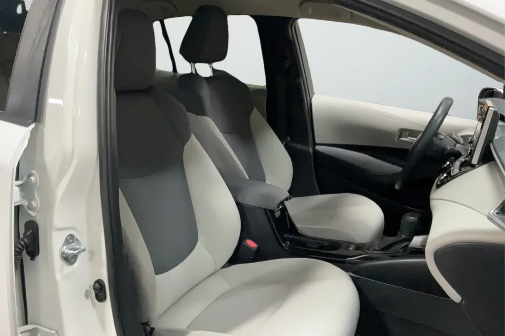 2021 Toyota Corolla LE thumbnail 20