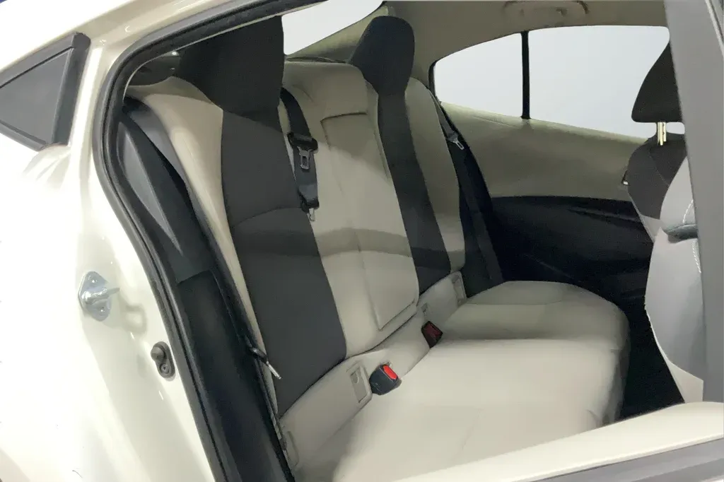 2021 Toyota Corolla LE thumbnail 21