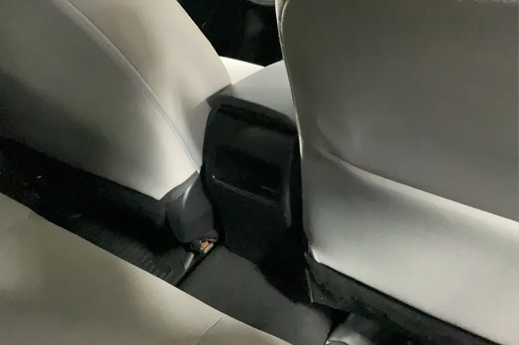 2021 Toyota Corolla LE thumbnail 22