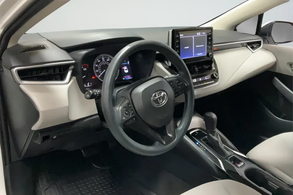 2021 Toyota Corolla LE thumbnail 25