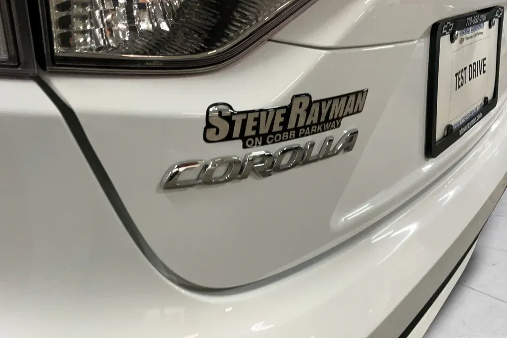 2021 Toyota Corolla LE thumbnail 28