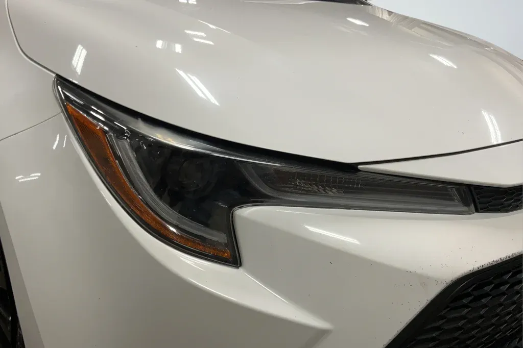 2021 Toyota Corolla LE thumbnail 30