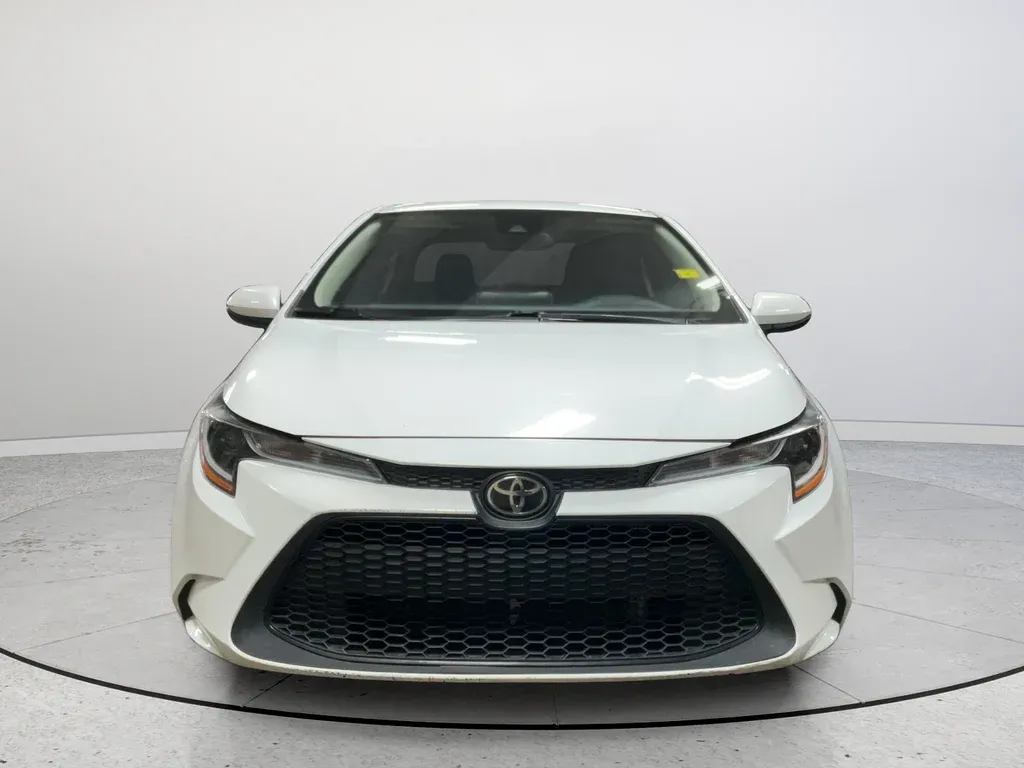 2021 Toyota Corolla LE thumbnail 4
