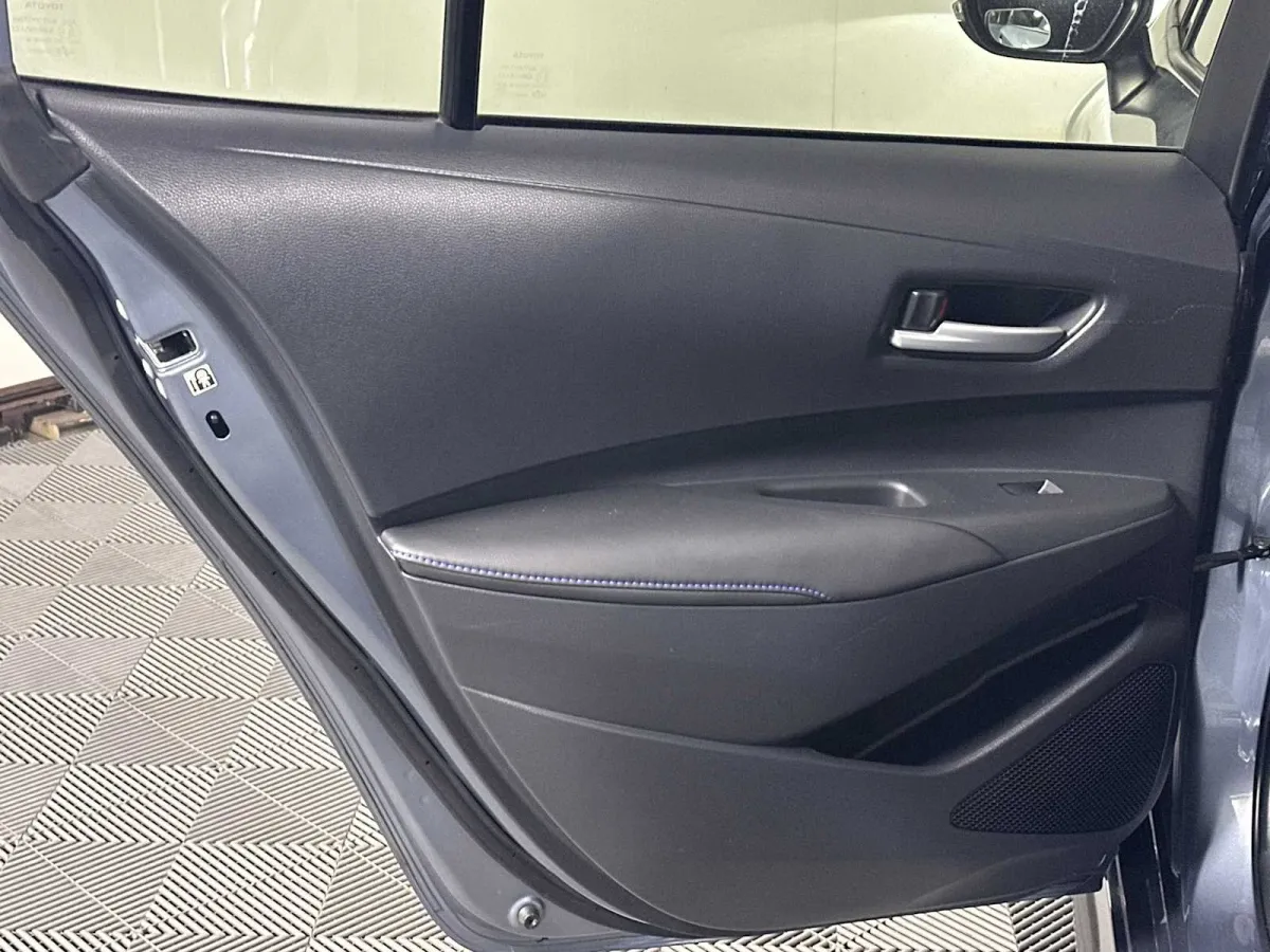 2021 Toyota Corolla SE thumbnail 25