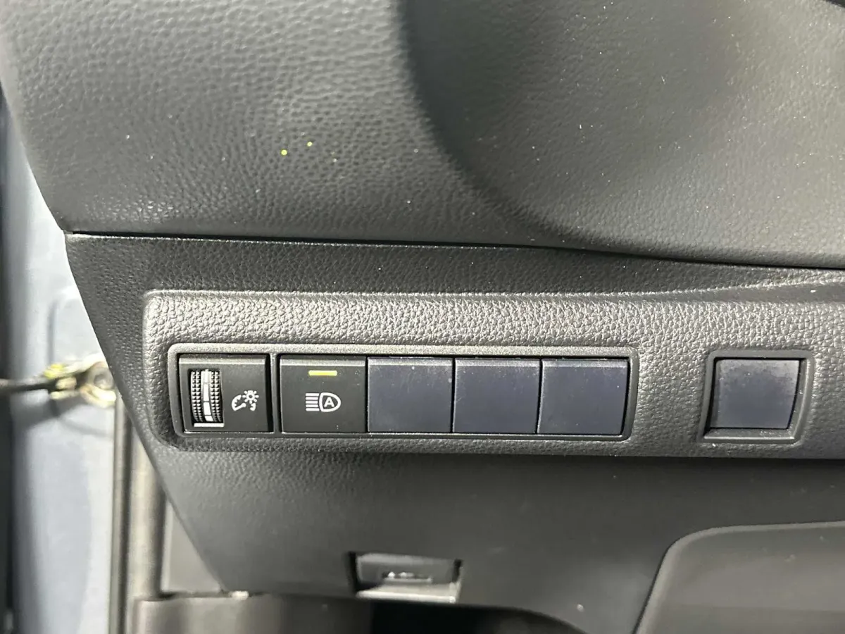 2021 Toyota Corolla SE thumbnail 27