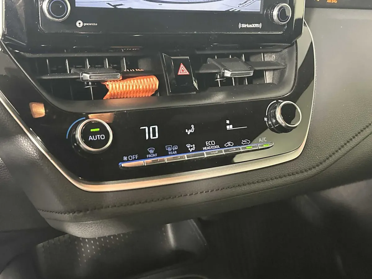 2021 Toyota Corolla SE thumbnail 33