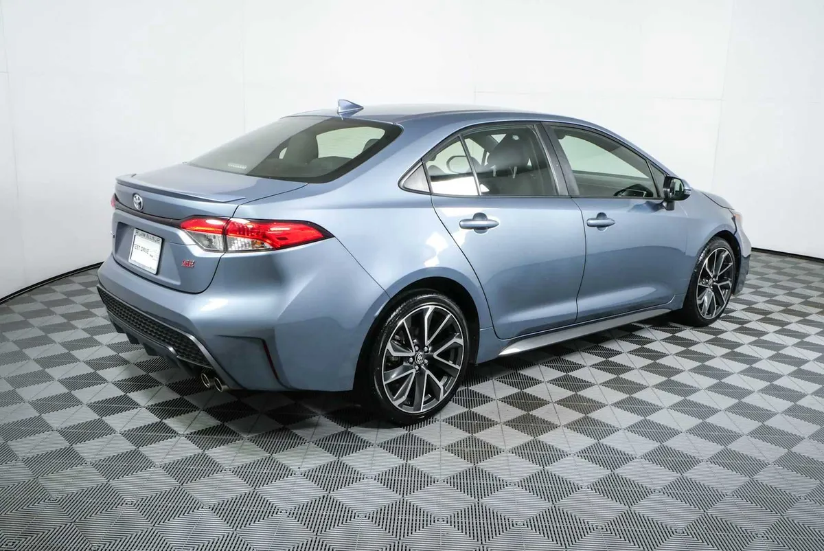 2021 TOYOTA COROLLA SE thumbnail 3