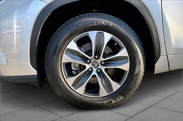 2021 Toyota HIGHLANDER HYBRD thumbnail 10