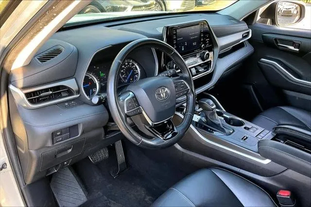 2021 Toyota HIGHLANDER HYBRD thumbnail 17
