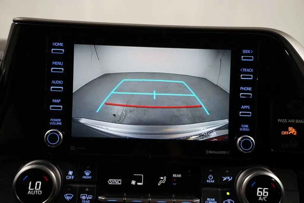 2021 Toyota Highlander L thumbnail 17