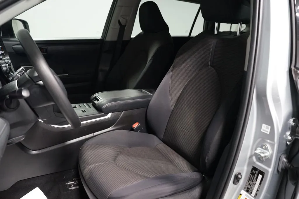 2021 Toyota Highlander L thumbnail 23