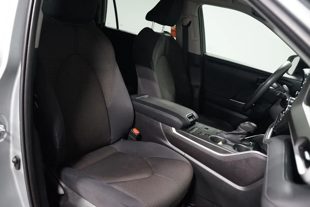 2021 Toyota Highlander L thumbnail 24