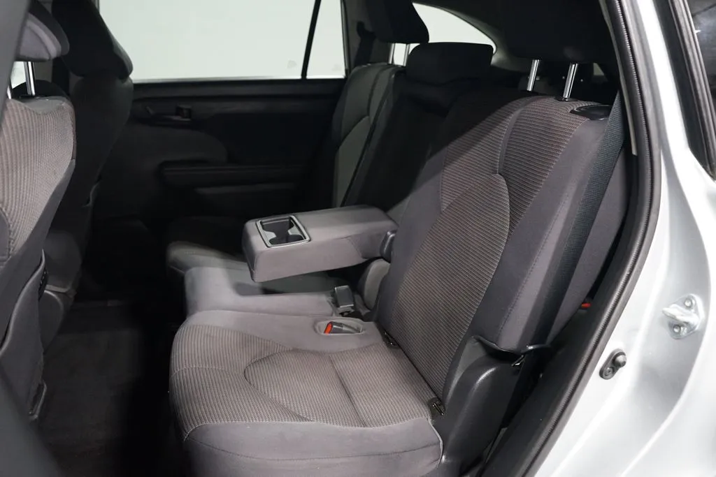 2021 Toyota Highlander L thumbnail 25