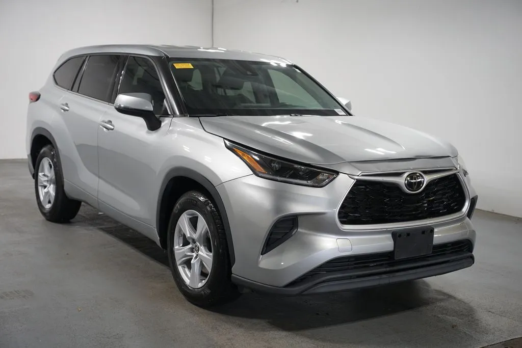 2021 Toyota Highlander L thumbnail 3