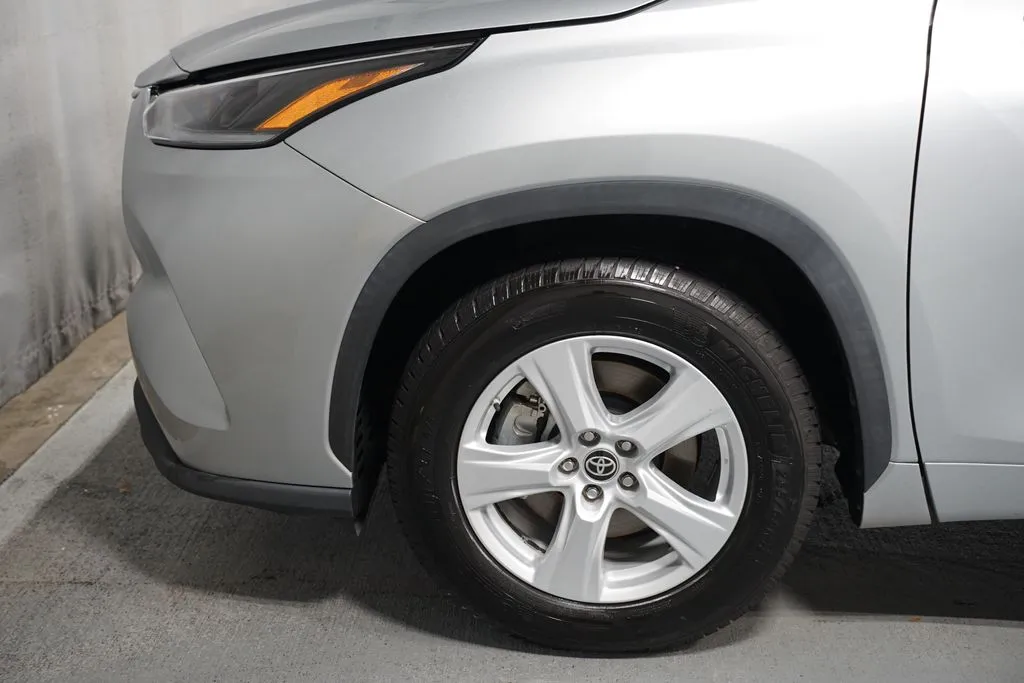 2021 Toyota Highlander L thumbnail 5
