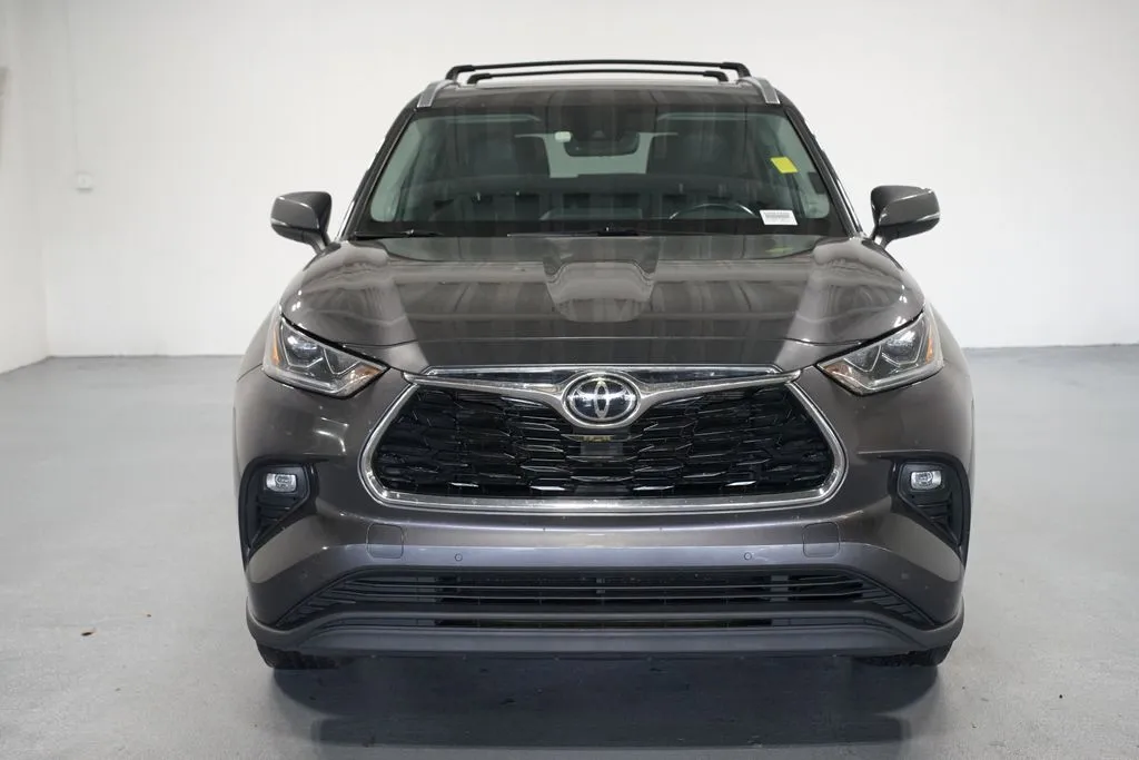 2021 Toyota Highlander Limited thumbnail 2